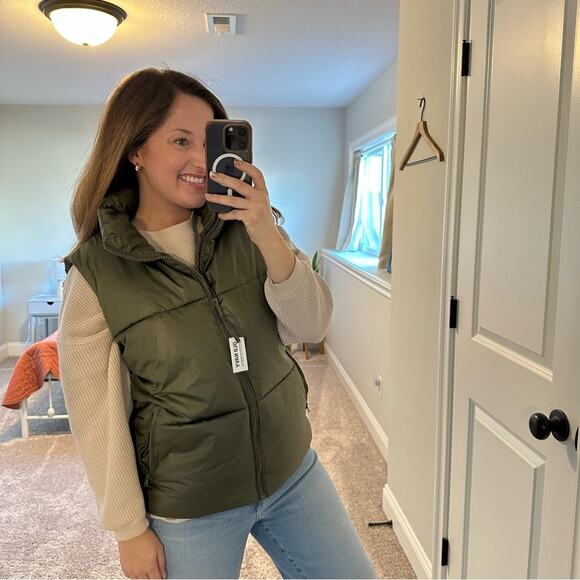 NWT Old Navy Green Puffer Vest Medium Tall - Picture 4 of 10
